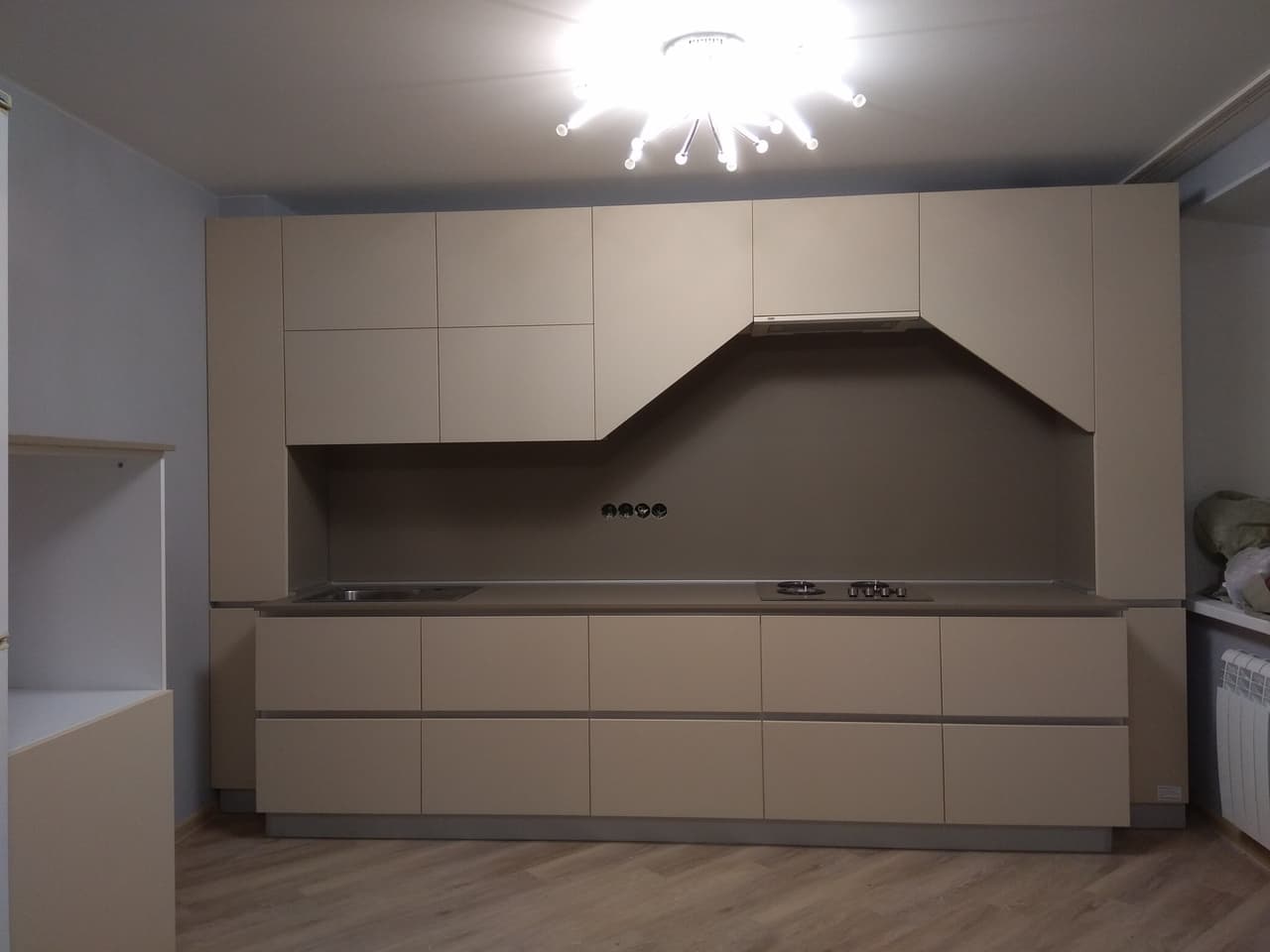 Сдали интересную кухню. Фасады, столешница, стенов...